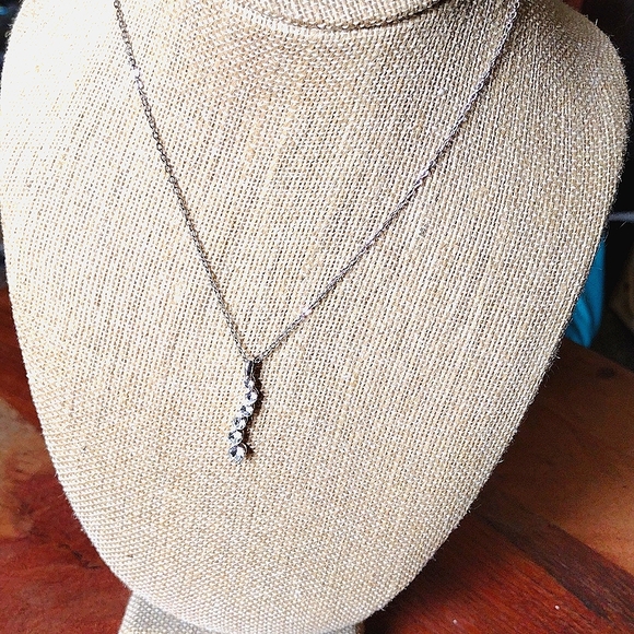 Gorgeous Sparkly Necklace - Picture 1 of 6